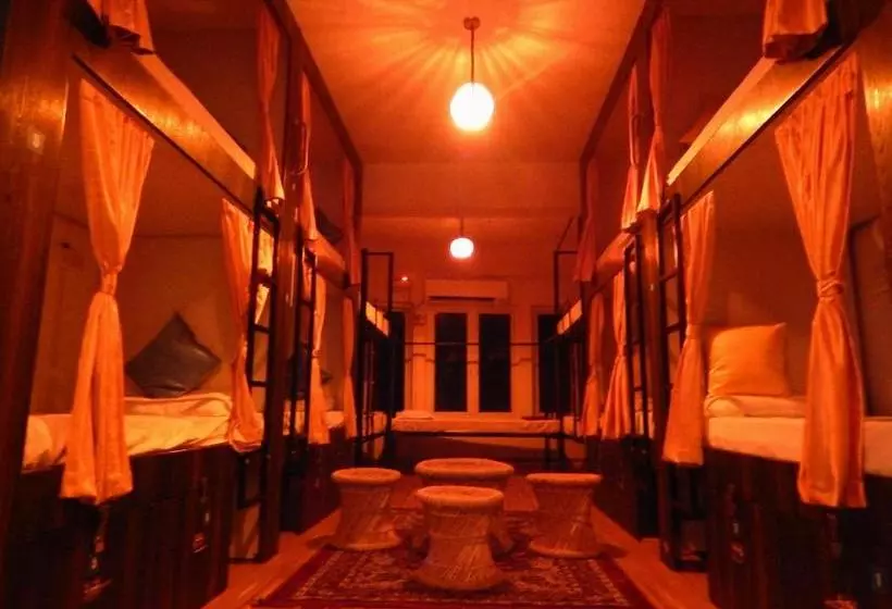 ユースホステル Backpackers Inn