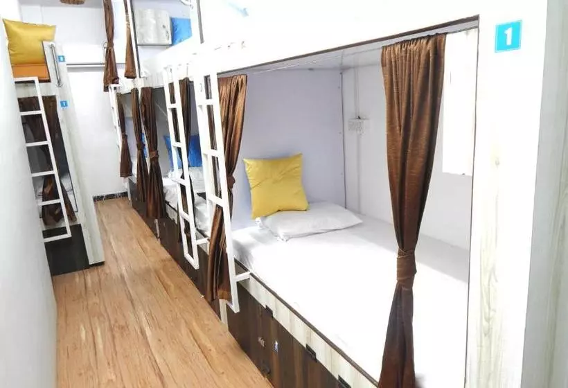 ユースホステル Backpackers Inn