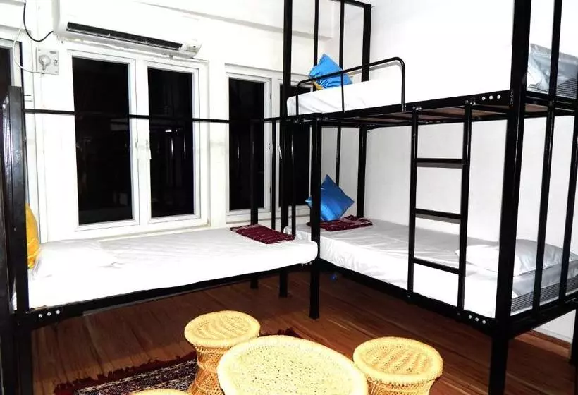 ユースホステル Backpackers Inn