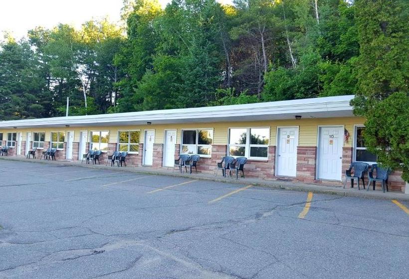 فندق على الطريق Stucco Lodge