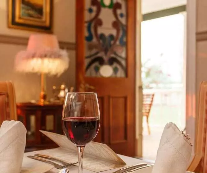 Majatalo Bakenskraal Ostrich Palace