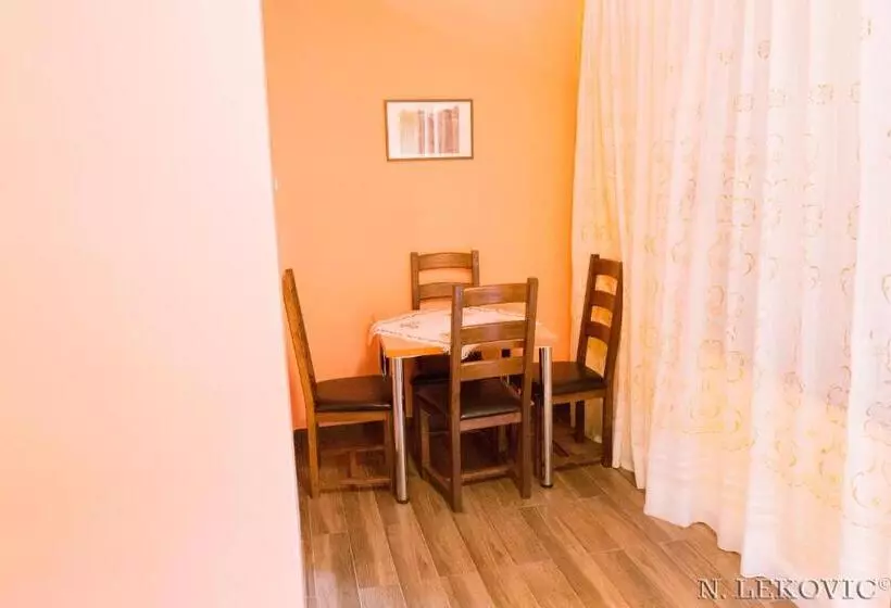 پانسیون Guesthouse Bato