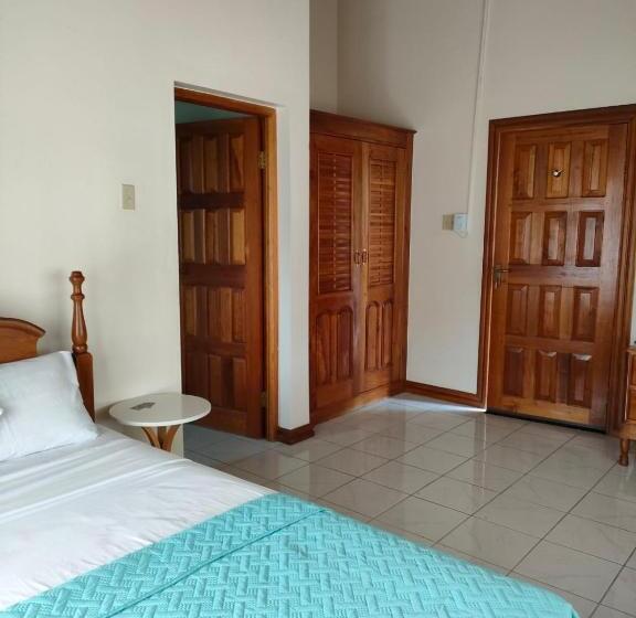 پانسیون Zuri Enterprise