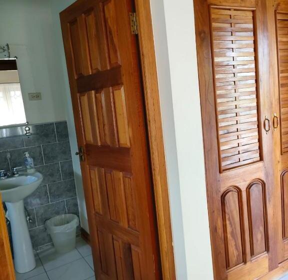 پانسیون Zuri Enterprise