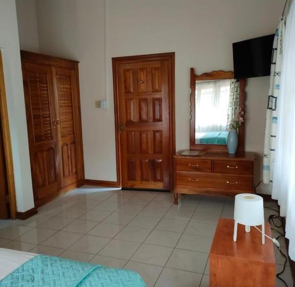 پانسیون Zuri Enterprise