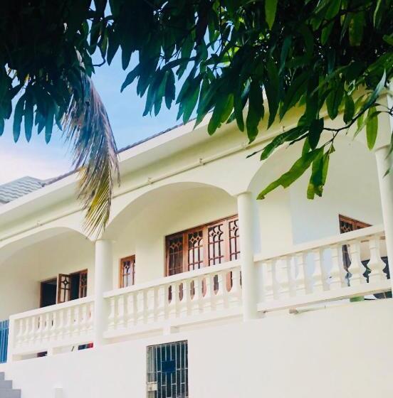 پانسیون Zuri Enterprise