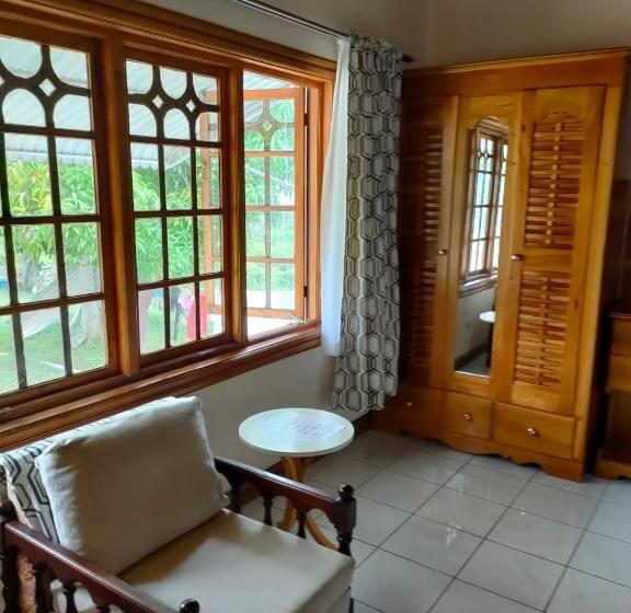 پانسیون Zuri Enterprise