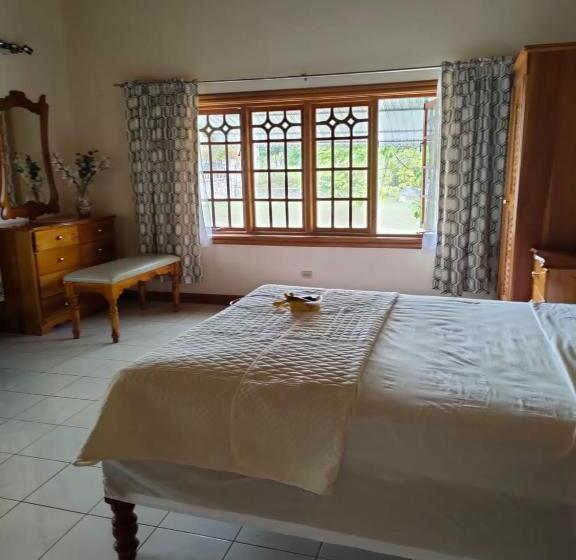 پانسیون Zuri Enterprise