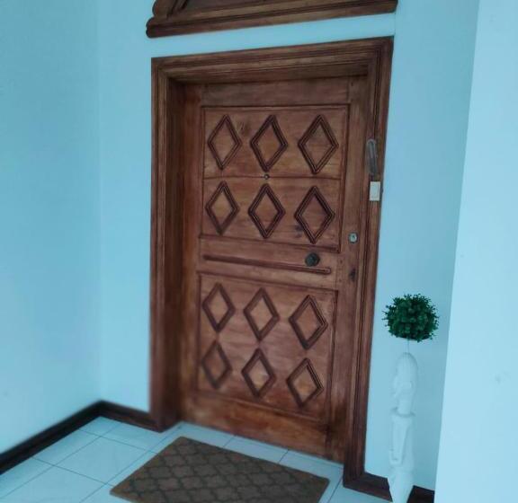 پانسیون Zuri Enterprise