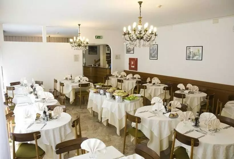 Hotelli Albergo Carezza