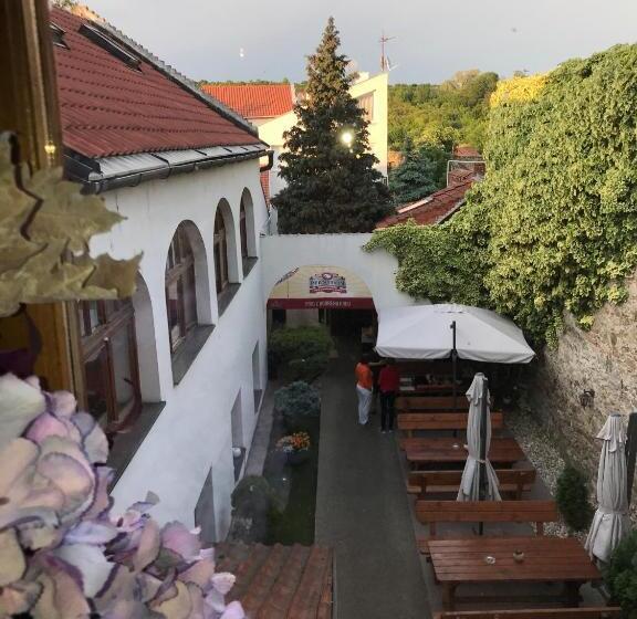 膳宿费 Club M.k.m. Modra