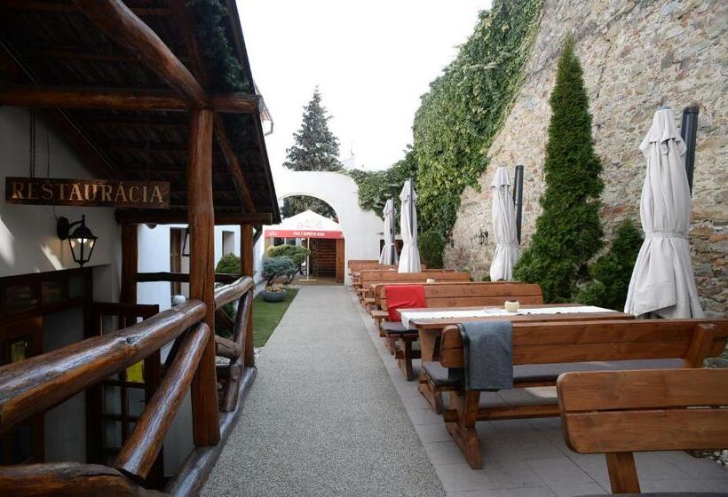 膳宿费 Club M.k.m. Modra