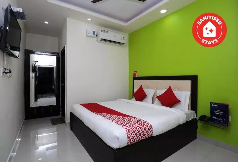 Super Hotel O Raj Palace