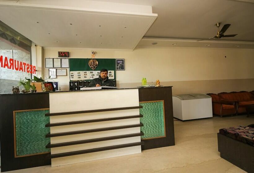 Oyo 26596 Hotel Ambika