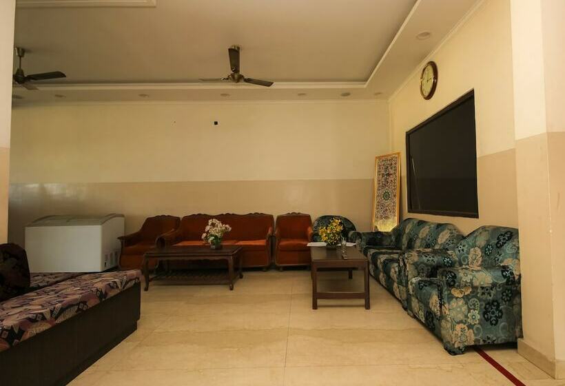 Oyo 26596 Hotel Ambika