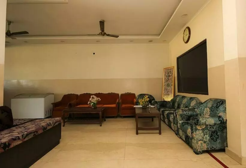 Oyo 26596 Hotel Ambika