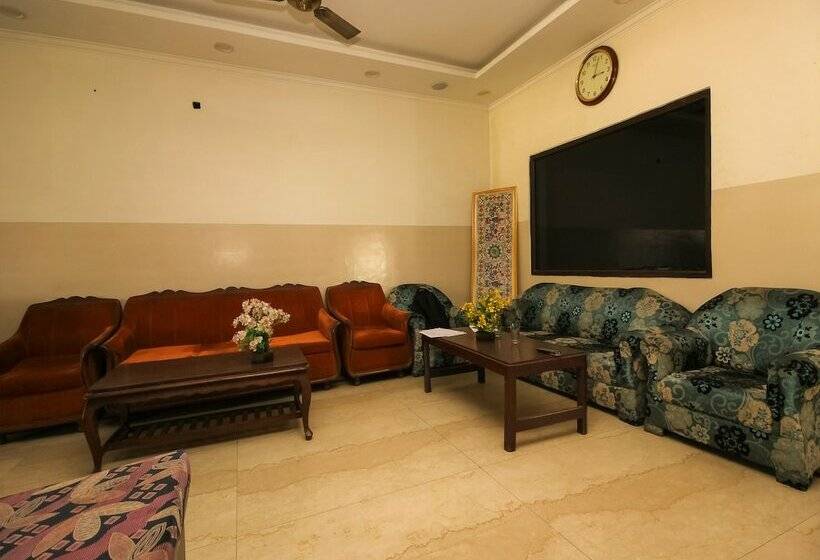 Oyo 26596 Hotel Ambika