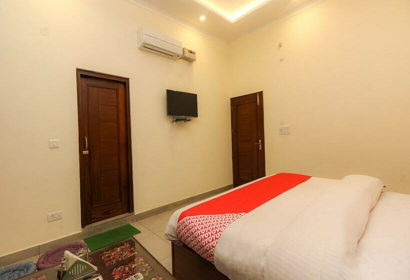 Oyo 26596 Hotel Ambika