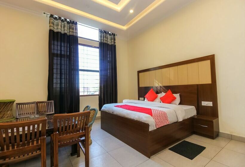 Oyo 26596 Hotel Ambika