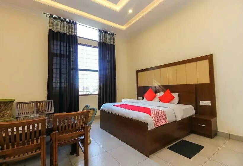 Oyo 26596 Hotel Ambika
