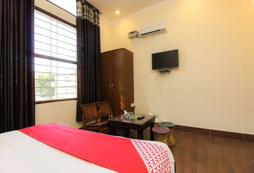 Oyo 26596 Hotel Ambika