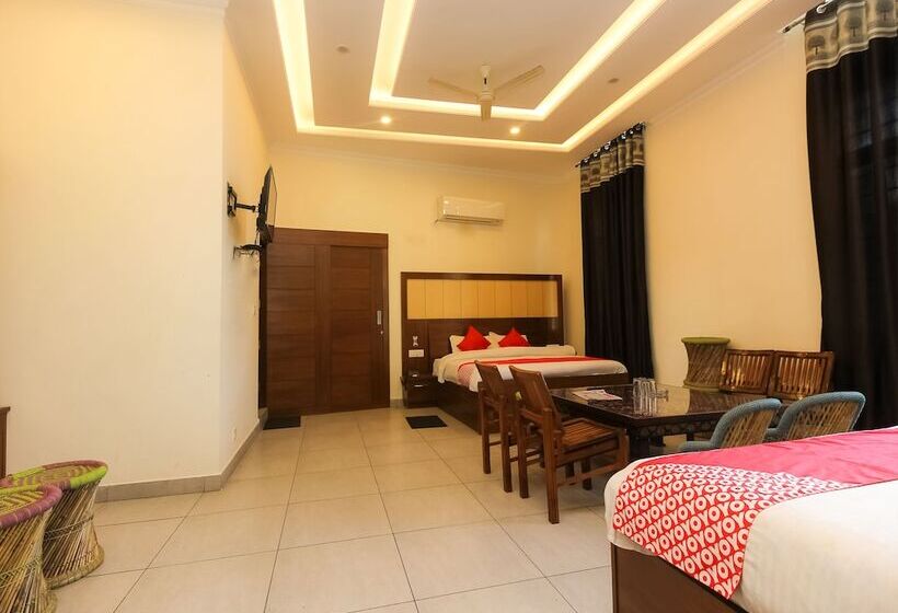 Oyo 26596 Hotel Ambika