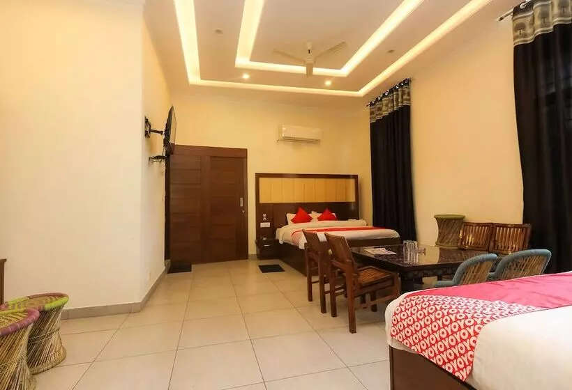Oyo 26596 Hotel Ambika