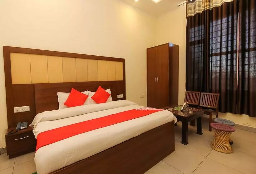 Oyo 26596 Hotel Ambika