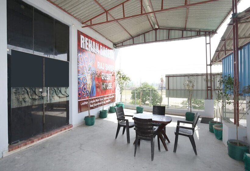 Отель Oyo 12871 Rehan Basera