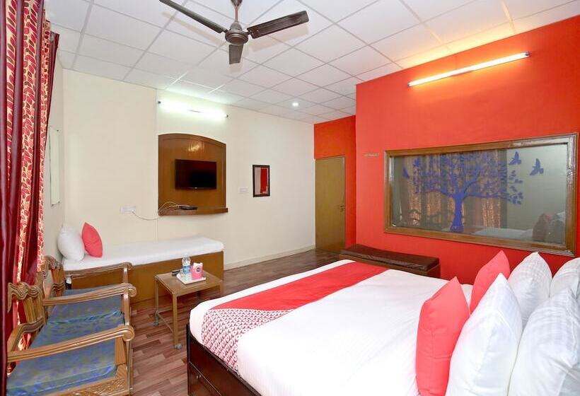 Отель Oyo 12871 Rehan Basera