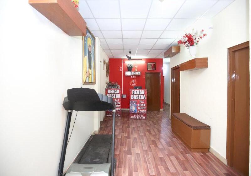 Отель Oyo 12871 Rehan Basera