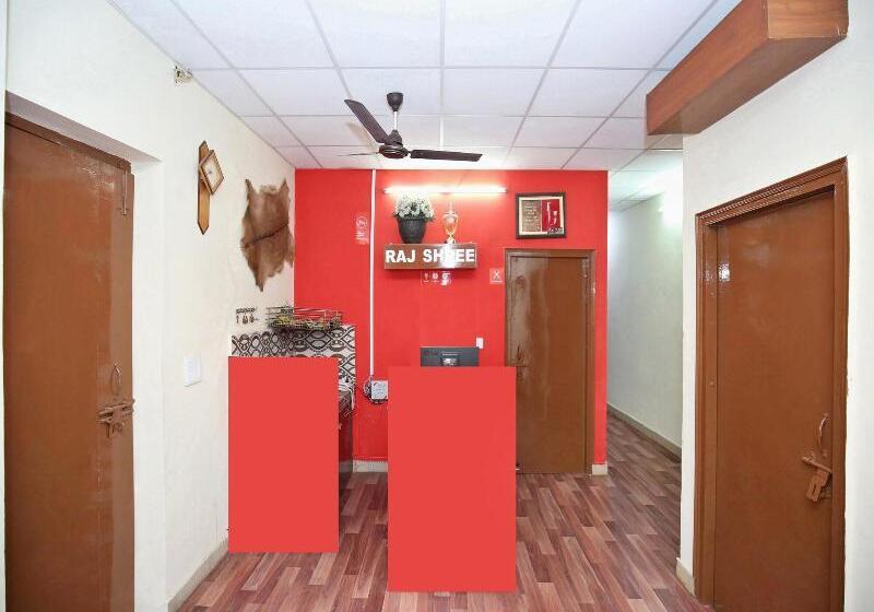 Отель Oyo 12871 Rehan Basera