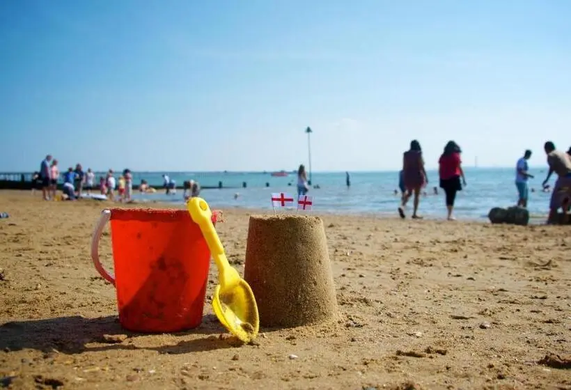 Southend Central Hotel   Close To Beach, City Centre, Train Station & Southend Airport