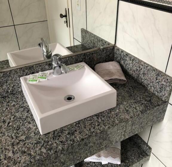 פנסיון Pousada Central