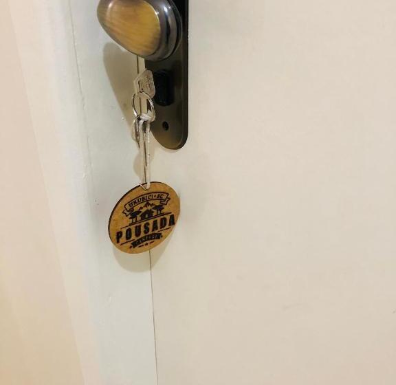 פנסיון Pousada Central