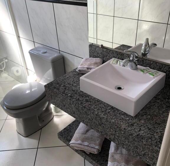 פנסיון Pousada Central