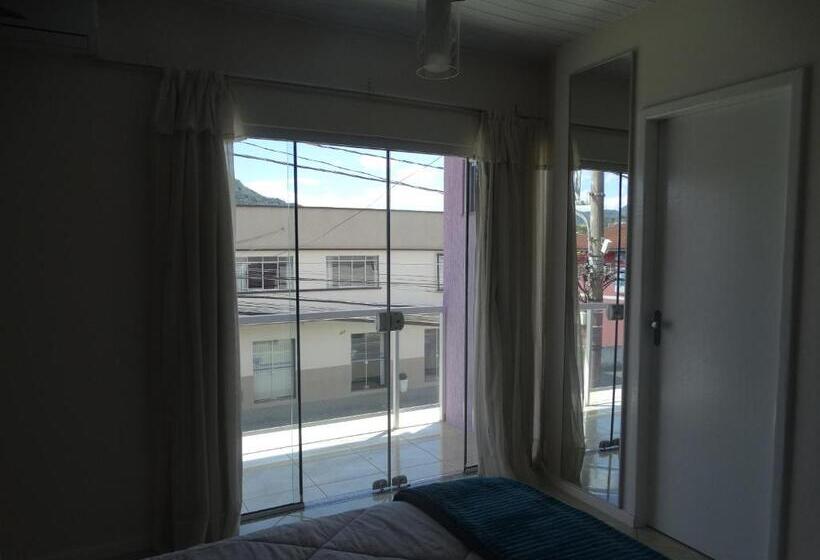 פנסיון Pousada Central