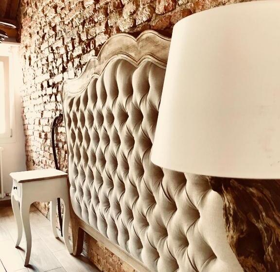 تختخواب و صبحانه Barbara’s Rooms