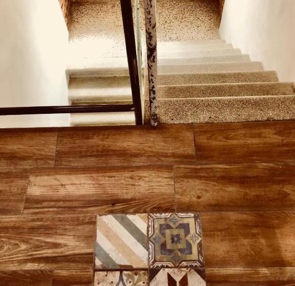 تختخواب و صبحانه Barbara’s Rooms