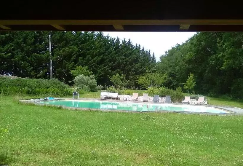 ベッドアンドブレックファースト La Pierre Blanche