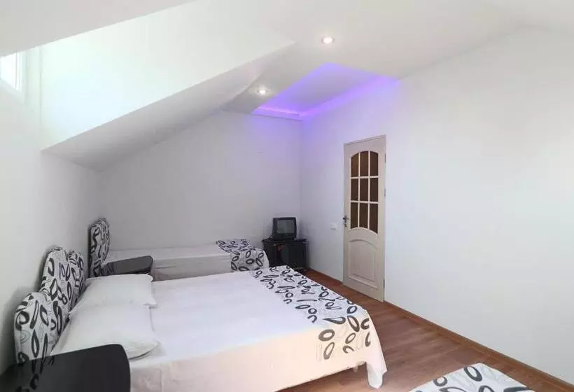 پانسیون Garnim Guest House