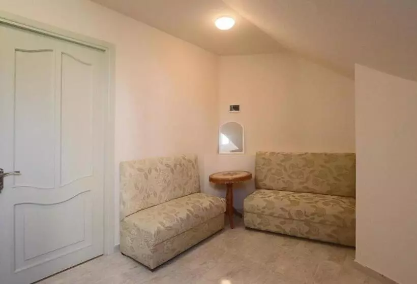 پانسیون Garnim Guest House