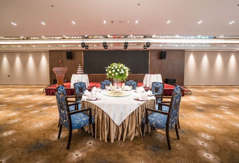 منتجع Forest City Golf