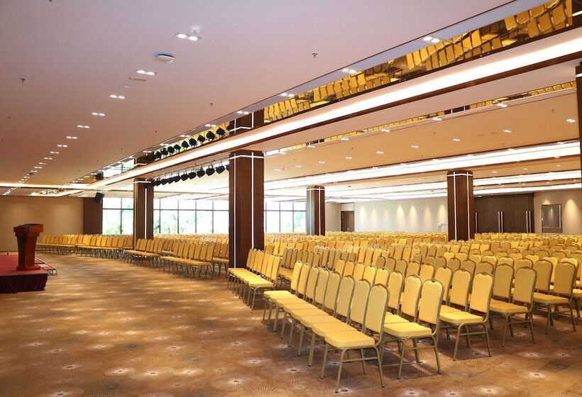 منتجع Forest City Golf