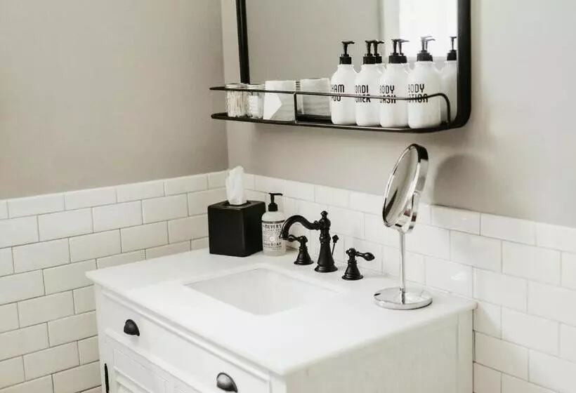 Retkeilymaja The Bond 1835