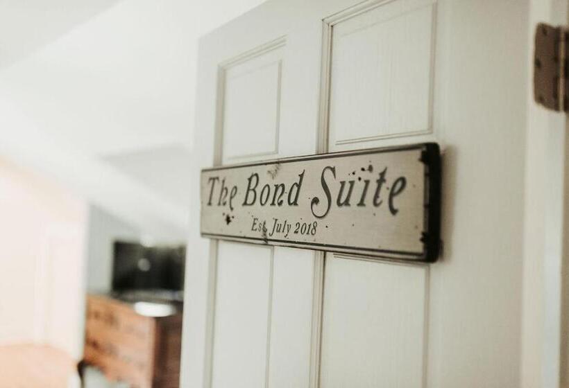 הוסטל The Bond 1835