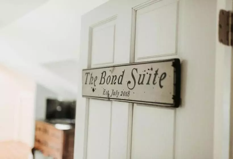 Retkeilymaja The Bond 1835