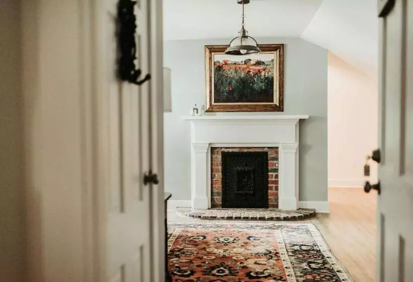 Retkeilymaja The Bond 1835