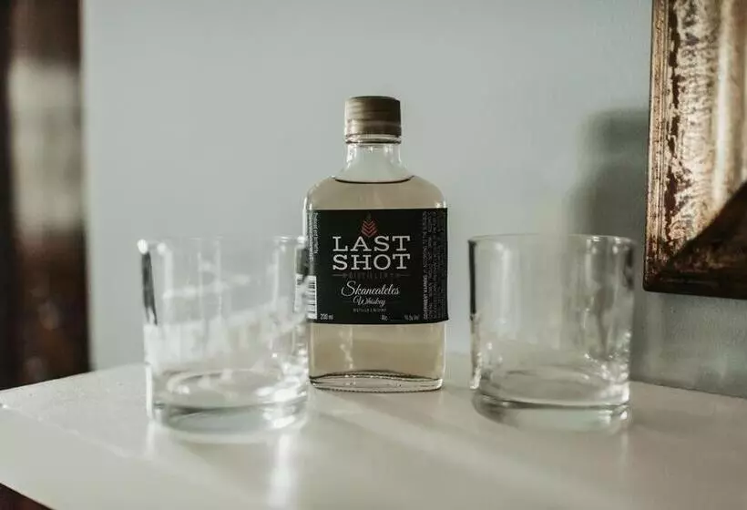 Retkeilymaja The Bond 1835