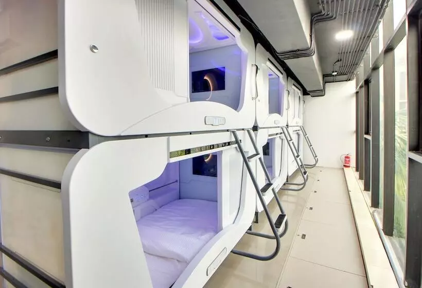 پانسیون Astropods Airport, Mumbai
